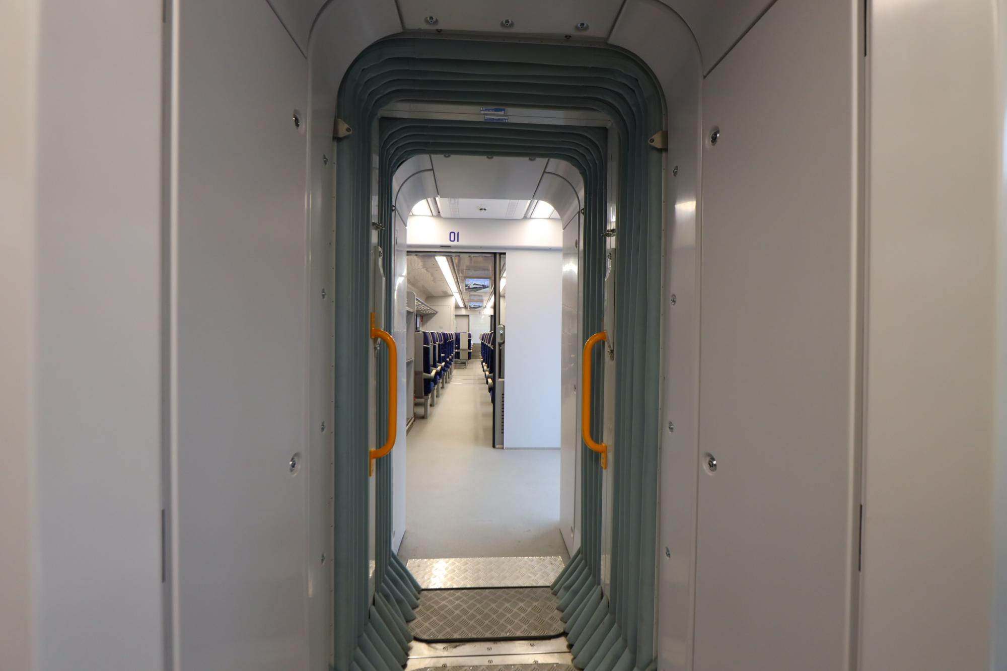 Появились фото новенького украинского поезда-экспресса: как он выглядит снаружи и внутри